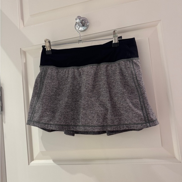 lululemon athletica Black and Gray Women Shorts - Picture 1 of 2